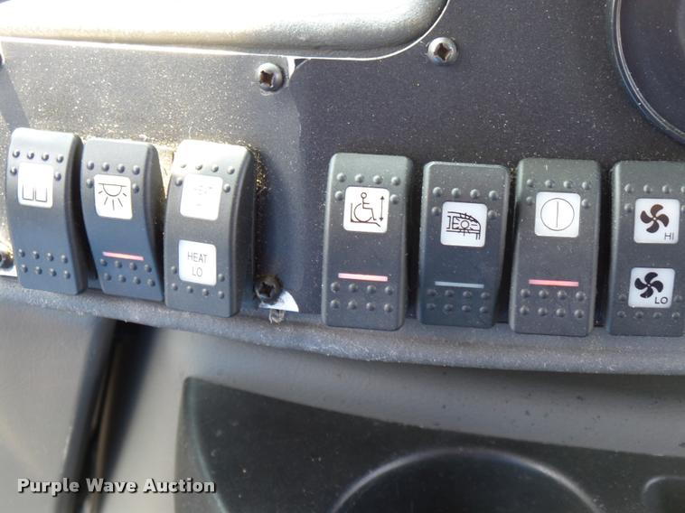 image for item DA2250 2008 Ford E350 Super Duty shuttle bus