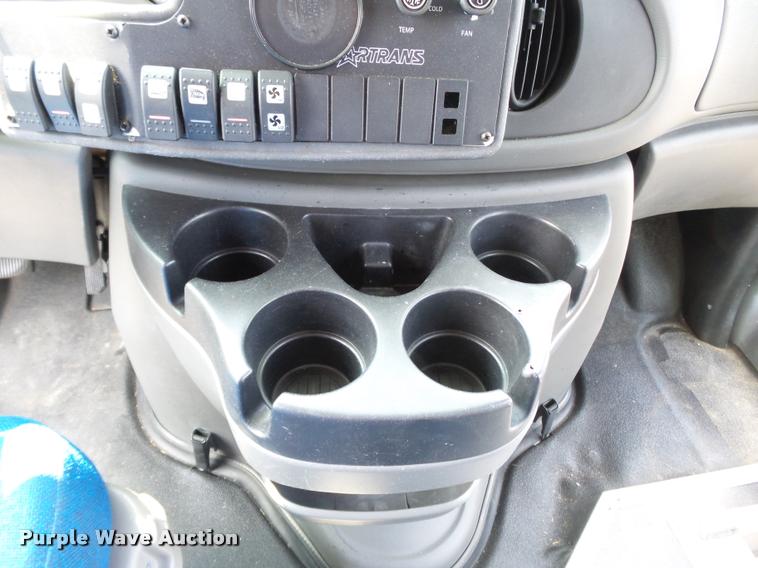image for item DA2250 2008 Ford E350 Super Duty shuttle bus