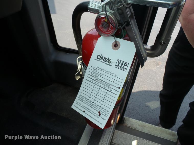 image for item DA2250 2008 Ford E350 Super Duty shuttle bus