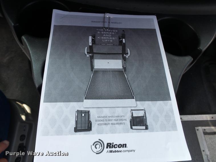 image for item DA2250 2008 Ford E350 Super Duty shuttle bus