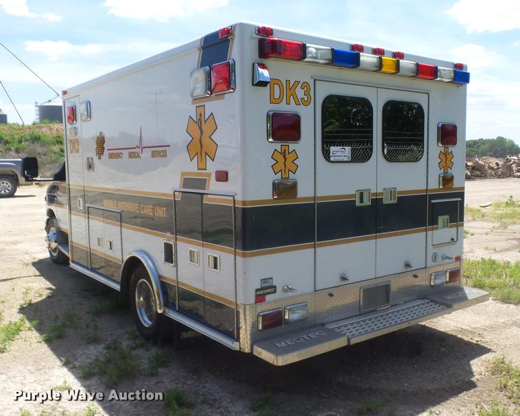image for item DA5570 2003 Ford Econoline E450 Super Duty ambulance