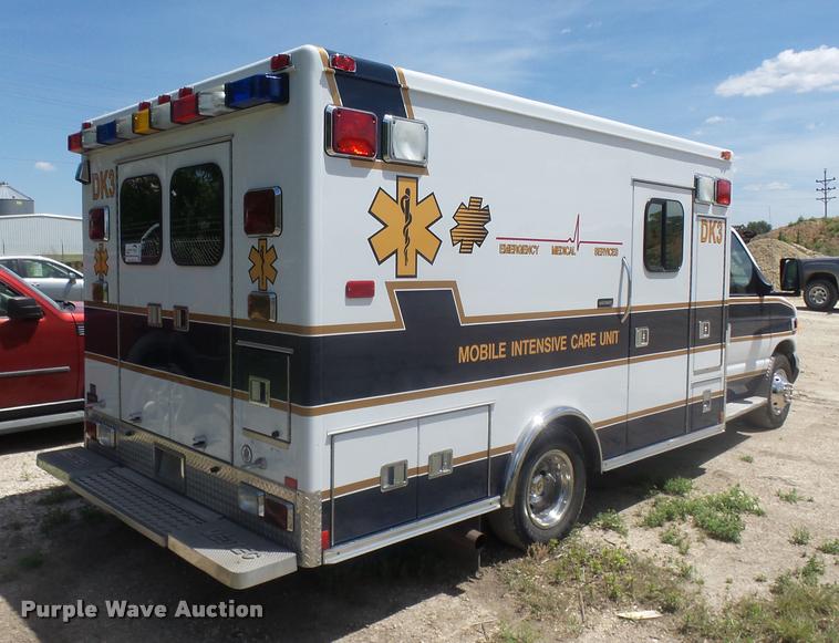 image for item DA5570 2003 Ford Econoline E450 Super Duty ambulance