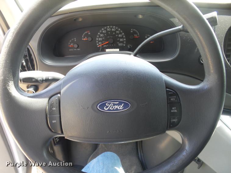 image for item DA5570 2003 Ford Econoline E450 Super Duty ambulance