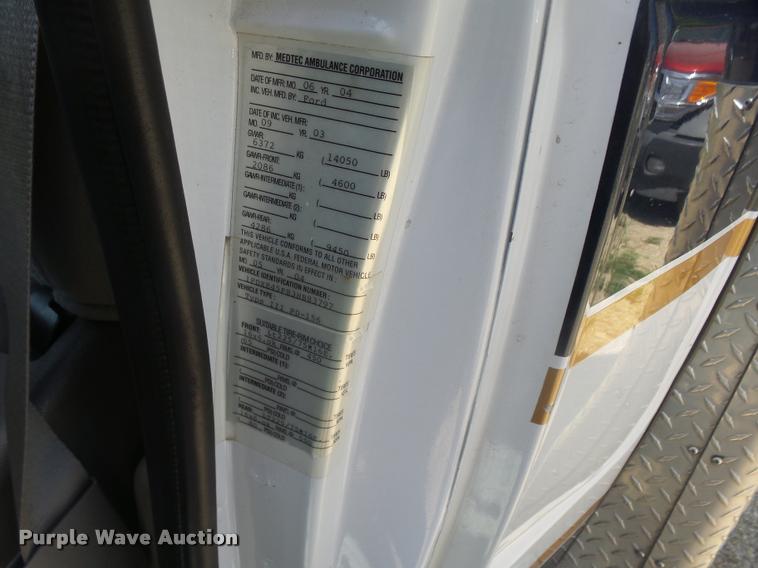 image for item DA5570 2003 Ford Econoline E450 Super Duty ambulance