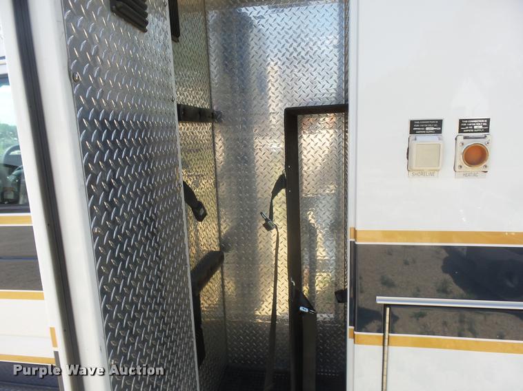 image for item DA5570 2003 Ford Econoline E450 Super Duty ambulance