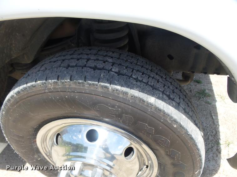 image for item DA5570 2003 Ford Econoline E450 Super Duty ambulance