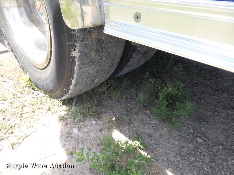 image for item DA5570 2003 Ford Econoline E450 Super Duty ambulance