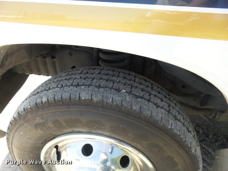 image for item DA5570 2003 Ford Econoline E450 Super Duty ambulance