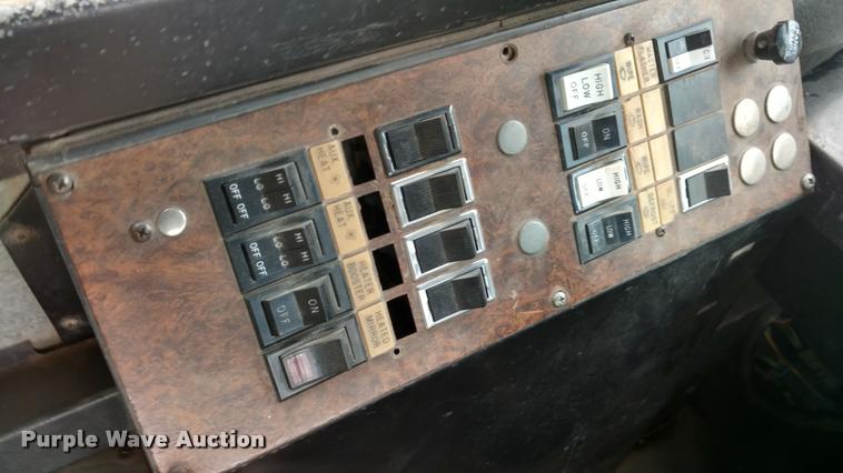 image for item DA5746 1995 Genesis AM Tran school bus