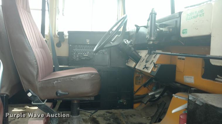 image for item DA5748 1994 Ford B700 school bus