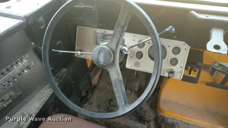 image for item DA5748 1994 Ford B700 school bus