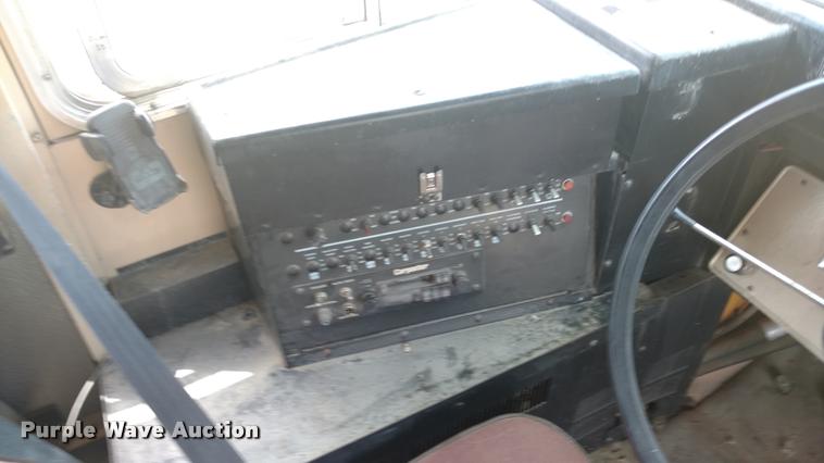 image for item DA5748 1994 Ford B700 school bus