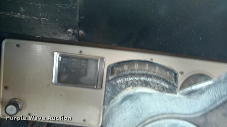 image for item DA5748 1994 Ford B700 school bus