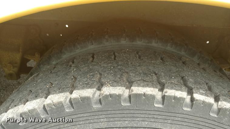 image for item DA5748 1994 Ford B700 school bus