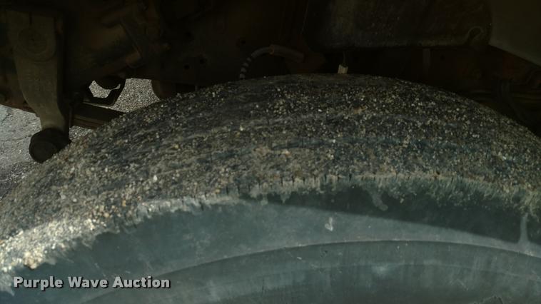 image for item DA5748 1994 Ford B700 school bus