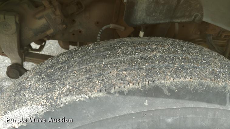 image for item DA5748 1994 Ford B700 school bus