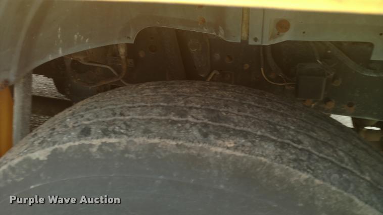 image for item DA5748 1994 Ford B700 school bus