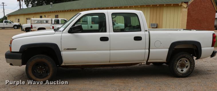 image for item DA6836 2003 Chevrolet Silverado 2500HD Crew Cab pickup truck