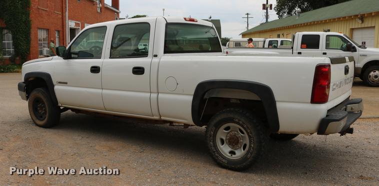 image for item DA6836 2003 Chevrolet Silverado 2500HD Crew Cab pickup truck
