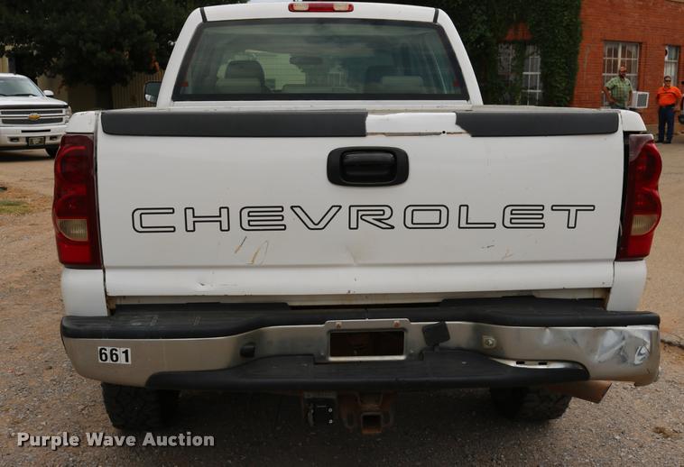 image for item DA6836 2003 Chevrolet Silverado 2500HD Crew Cab pickup truck