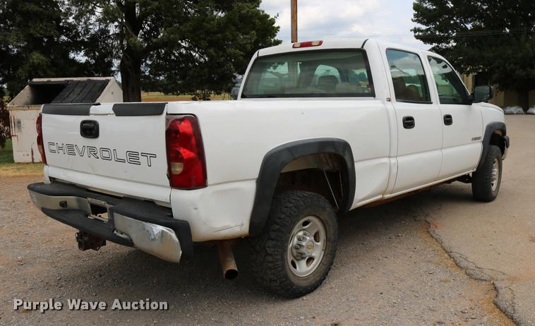 image for item DA6836 2003 Chevrolet Silverado 2500HD Crew Cab pickup truck