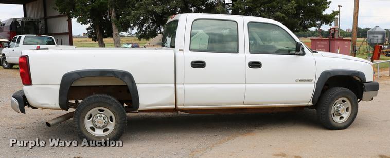 image for item DA6836 2003 Chevrolet Silverado 2500HD Crew Cab pickup truck