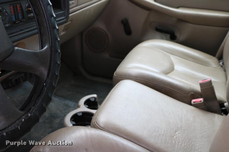 image for item DA6836 2003 Chevrolet Silverado 2500HD Crew Cab pickup truck