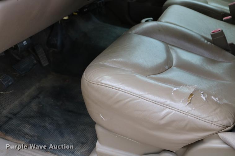 image for item DA6836 2003 Chevrolet Silverado 2500HD Crew Cab pickup truck