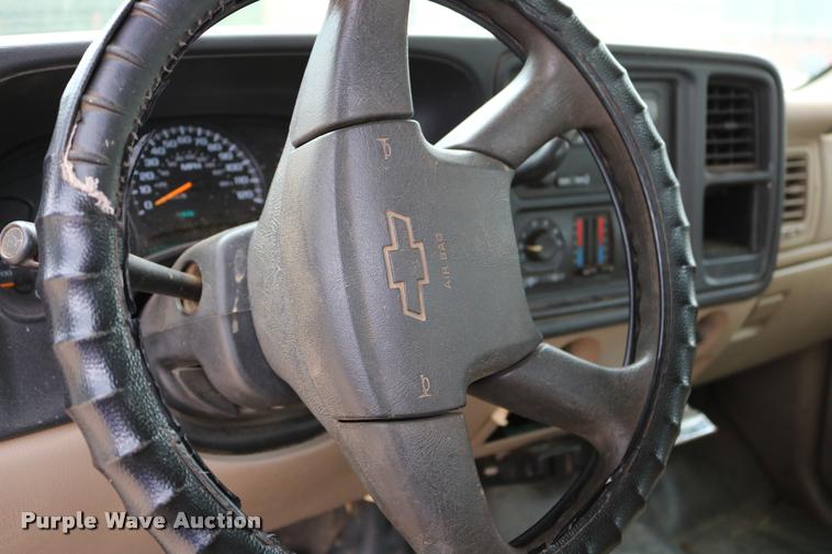 image for item DA6836 2003 Chevrolet Silverado 2500HD Crew Cab pickup truck