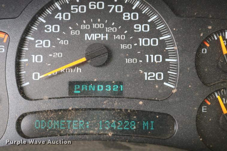 image for item DA6836 2003 Chevrolet Silverado 2500HD Crew Cab pickup truck