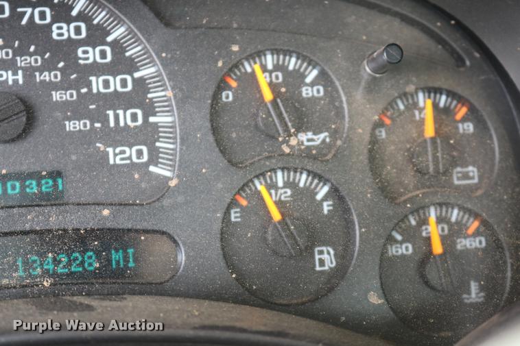 image for item DA6836 2003 Chevrolet Silverado 2500HD Crew Cab pickup truck