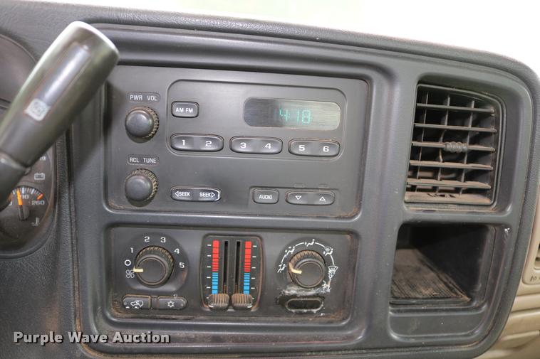 image for item DA6836 2003 Chevrolet Silverado 2500HD Crew Cab pickup truck