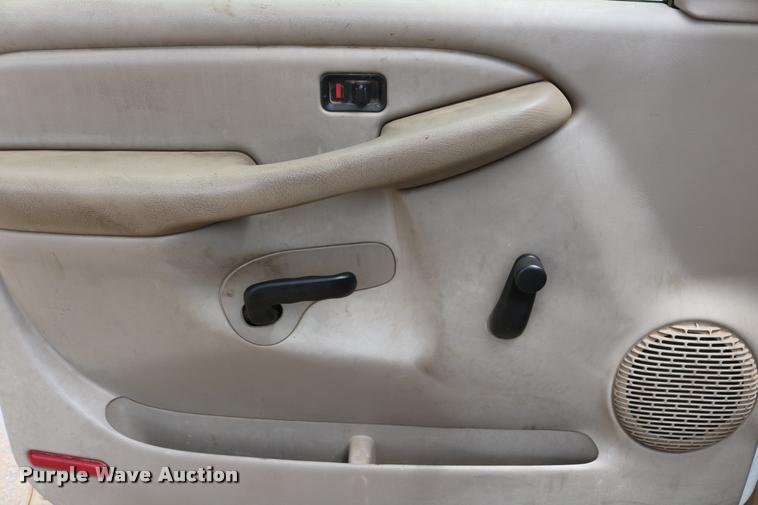 image for item DA6836 2003 Chevrolet Silverado 2500HD Crew Cab pickup truck