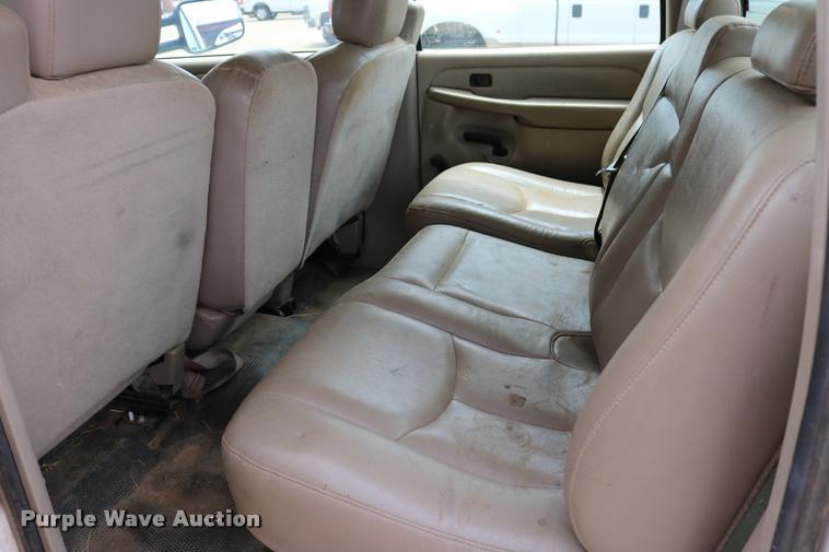 image for item DA6836 2003 Chevrolet Silverado 2500HD Crew Cab pickup truck