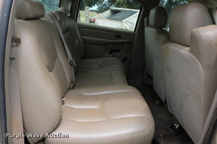 image for item DA6836 2003 Chevrolet Silverado 2500HD Crew Cab pickup truck