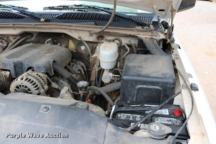 image for item DA6836 2003 Chevrolet Silverado 2500HD Crew Cab pickup truck