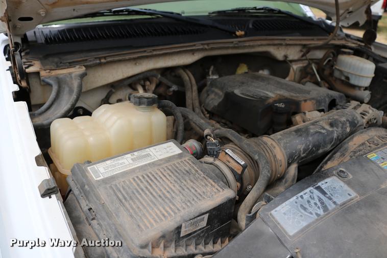 image for item DA6836 2003 Chevrolet Silverado 2500HD Crew Cab pickup truck