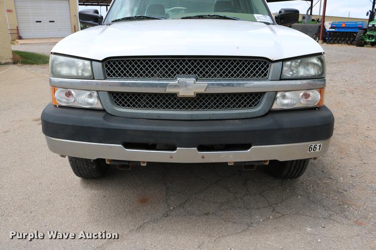 image for item DA6836 2003 Chevrolet Silverado 2500HD Crew Cab pickup truck