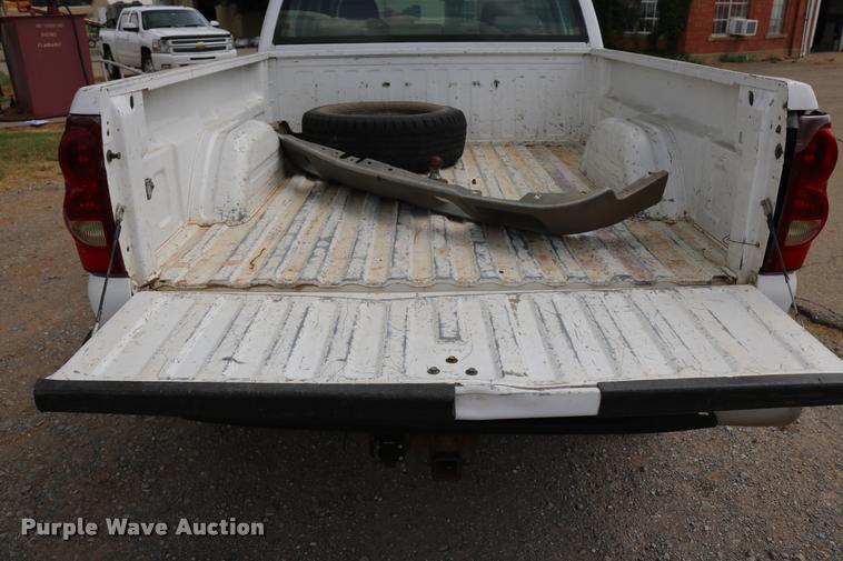 image for item DA6836 2003 Chevrolet Silverado 2500HD Crew Cab pickup truck