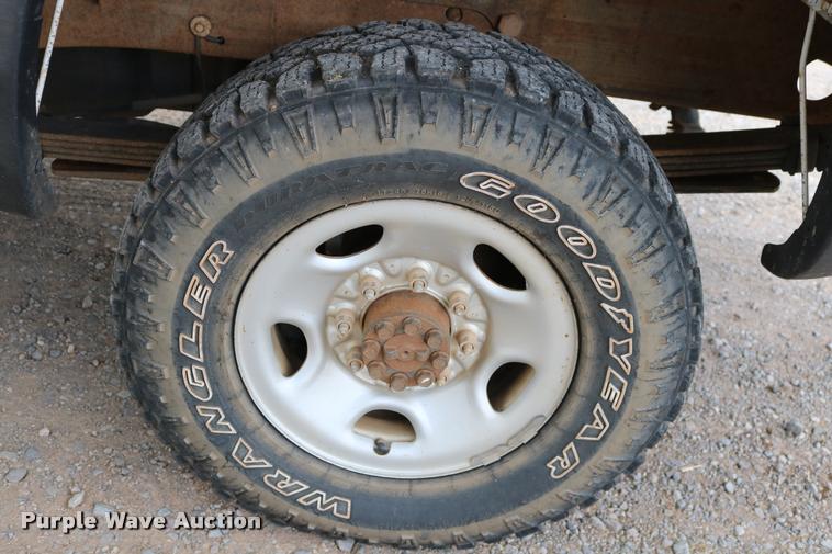 image for item DA6836 2003 Chevrolet Silverado 2500HD Crew Cab pickup truck