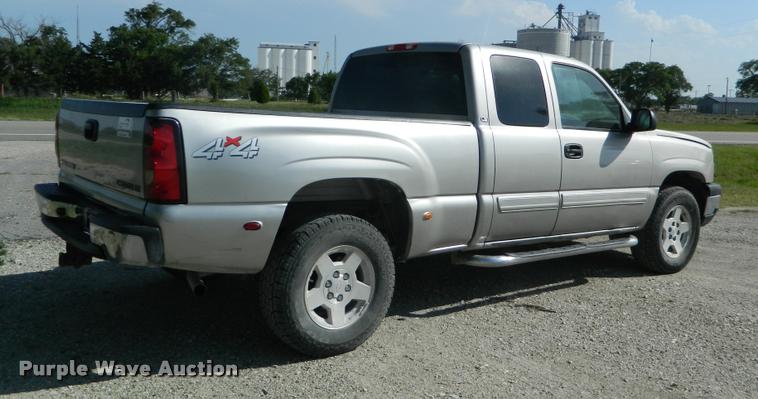 image for item DB1035 2005 Chevrolet Silverado 1500 Ext. Cab pickup truck