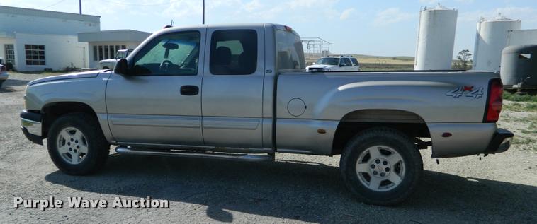 image for item DB1035 2005 Chevrolet Silverado 1500 Ext. Cab pickup truck