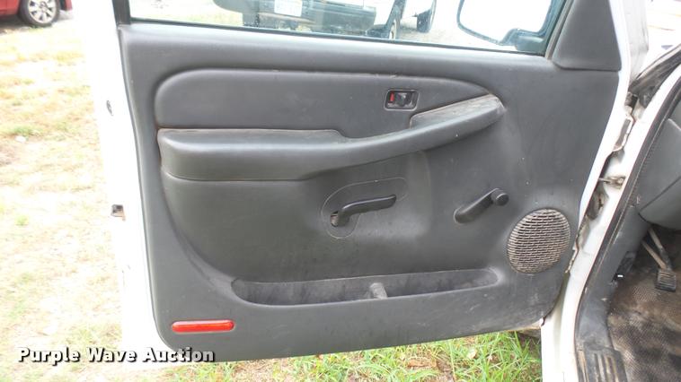 image for item DB3331 2006 Chevrolet Silverado 1500 pickup truck