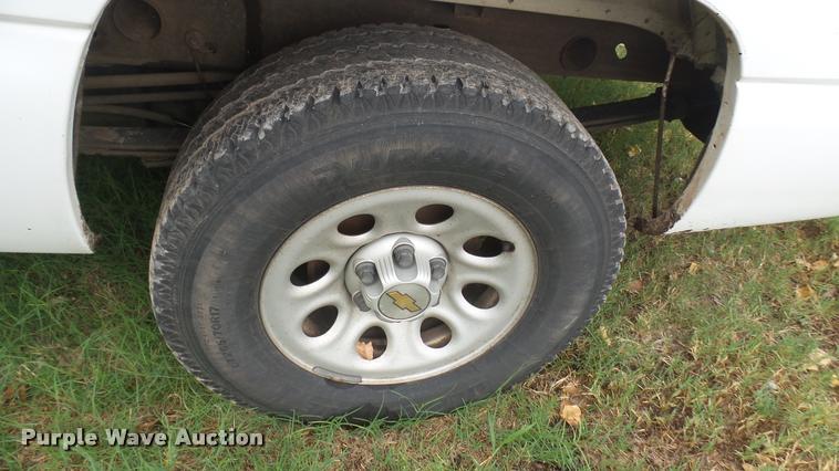 image for item DB3331 2006 Chevrolet Silverado 1500 pickup truck