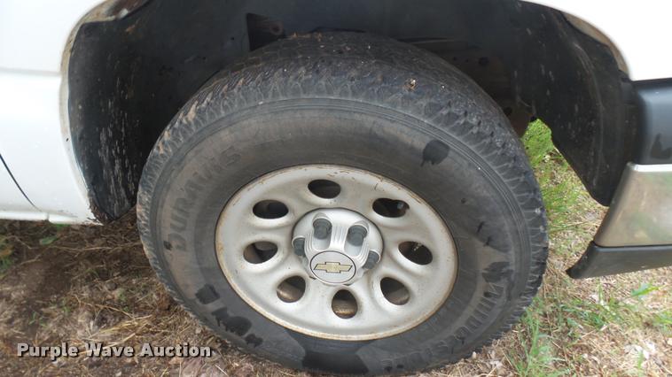 image for item DB3331 2006 Chevrolet Silverado 1500 pickup truck