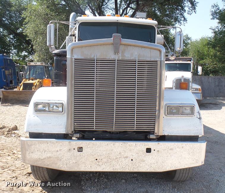 image for item DB3349 1983 Kenworth W900 dump truck