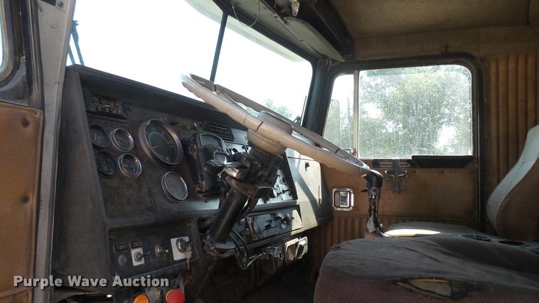 image for item DB3349 1983 Kenworth W900 dump truck