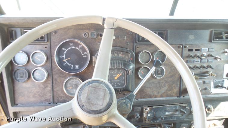 image for item DB3349 1983 Kenworth W900 dump truck