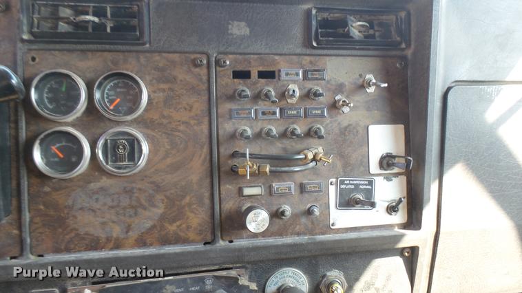 image for item DB3349 1983 Kenworth W900 dump truck