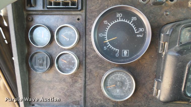 image for item DB3349 1983 Kenworth W900 dump truck